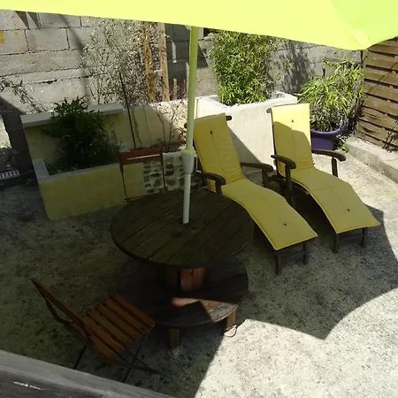La Medina, Piscine Juillet Et Août, Jardin Botanique, Commerces &mer Couette-café 3*