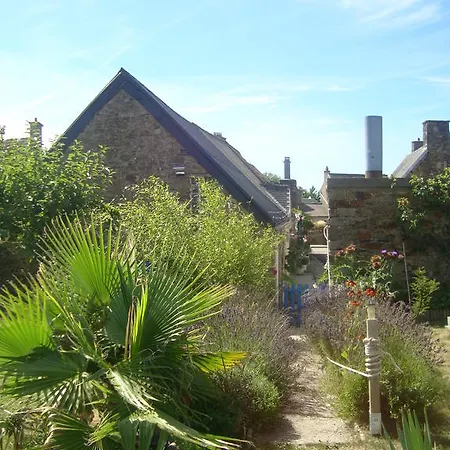 La Medina, Piscine Juillet Et Août, Jardin Botanique, Commerces &mer Surtainville